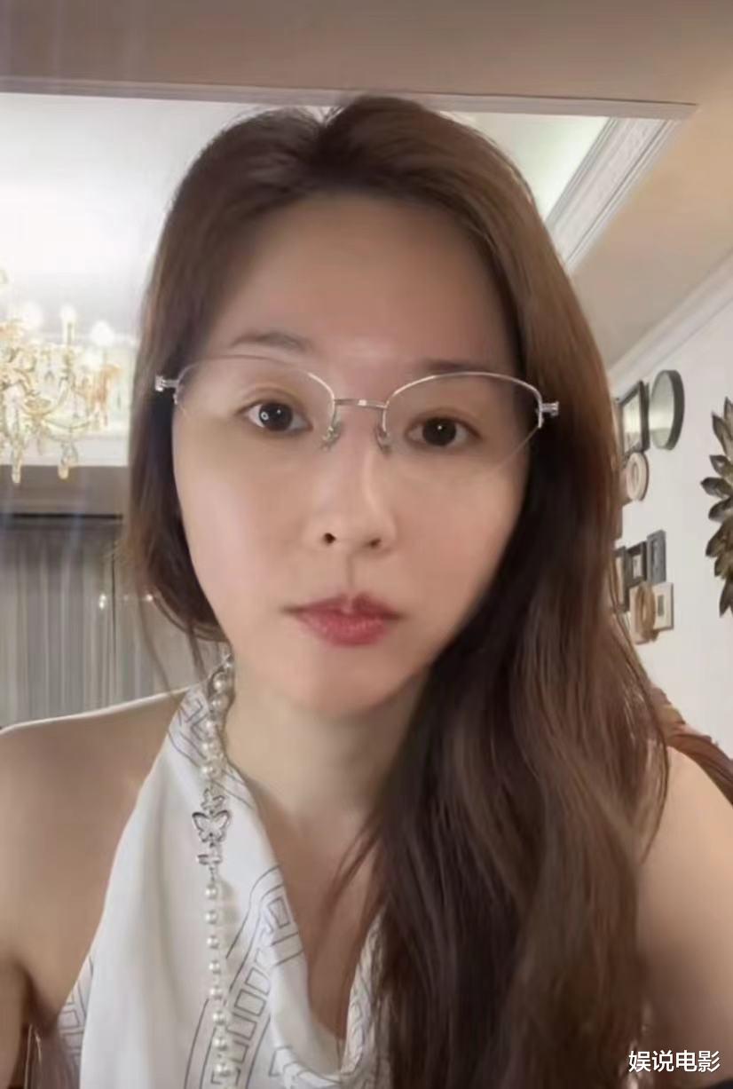 吴佳尼心累，两个儿子一年开支上百万，64岁前夫马景涛只提供学费