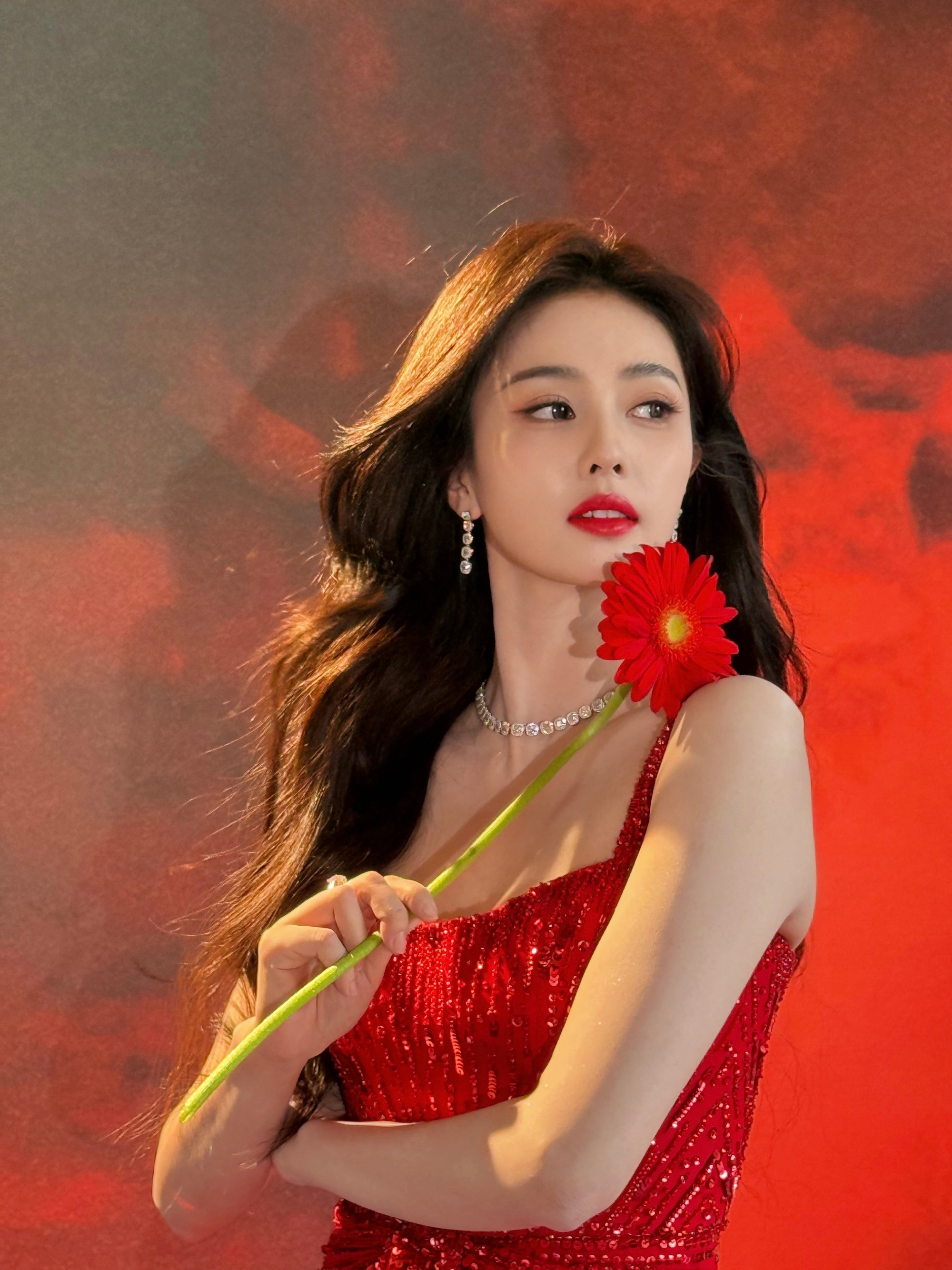 白鹿喜庆抹胸红裙