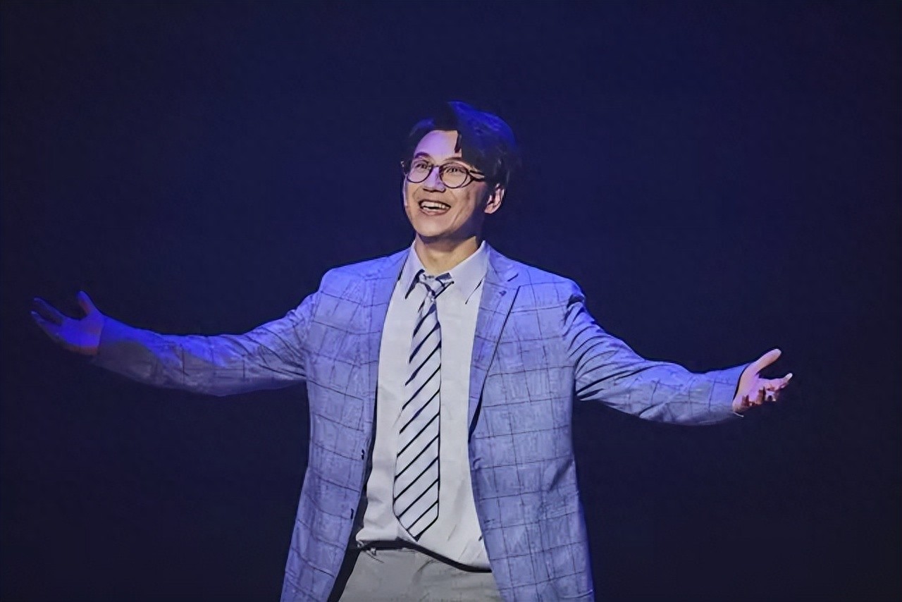 TVB男星入行14年事业平平,曾转行卖菜送货,感恩女友陪伴不离不弃