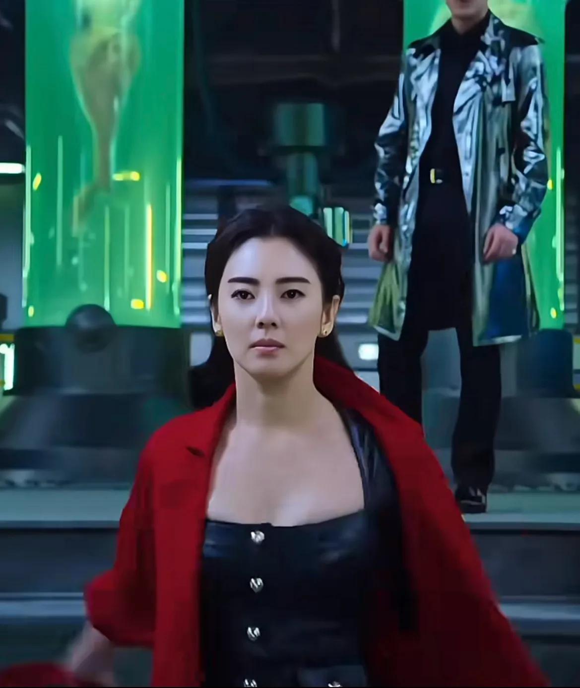 估计金牌公关杨天真也没有想到，有一天自己的矛会攻击自己的盾吧