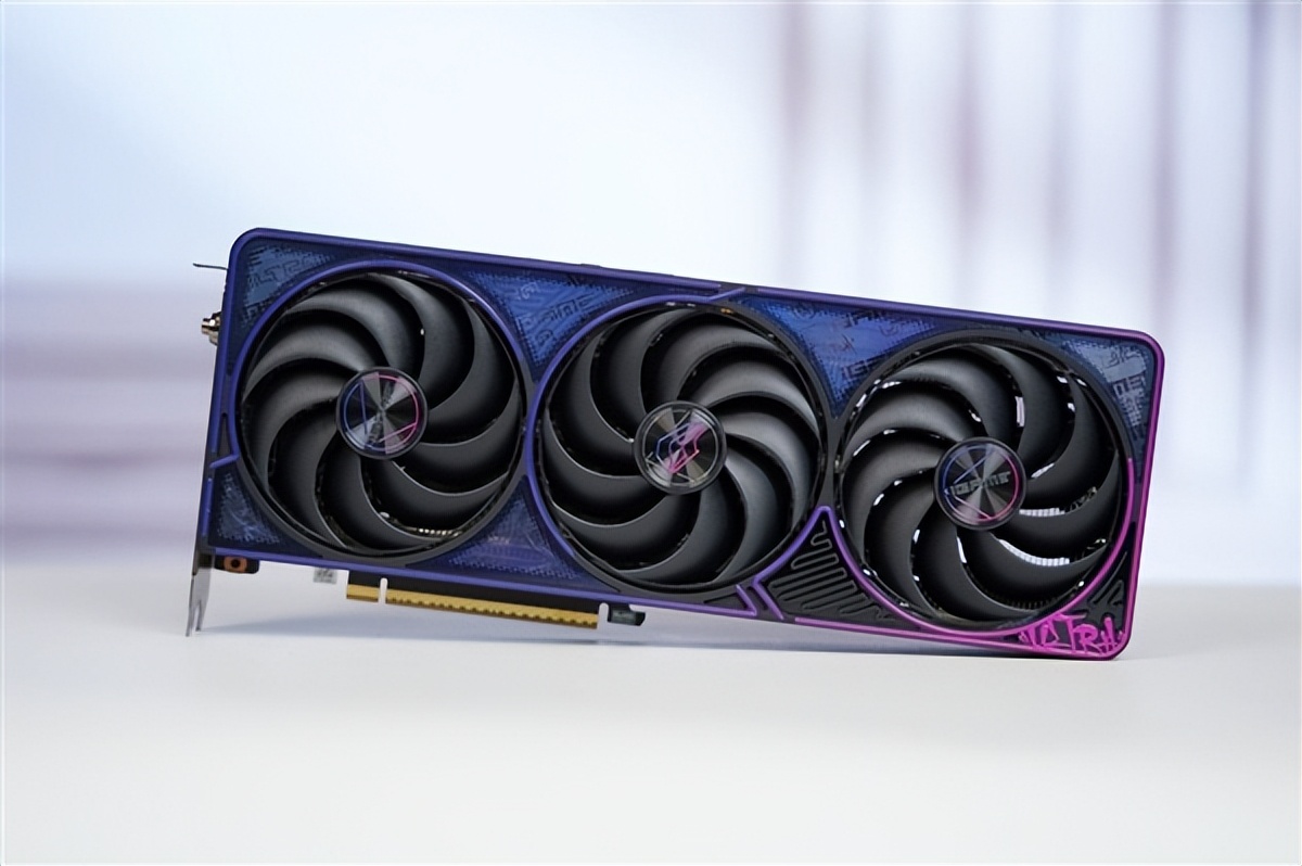 嘻哈涂鴉太吸睛！七彩虹RTX 5070 Ultra OC 12GB圖賞