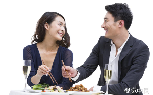 妹妹放任男友敲诈我50万，我反手撤资他的饭店，他哭着下跪认错