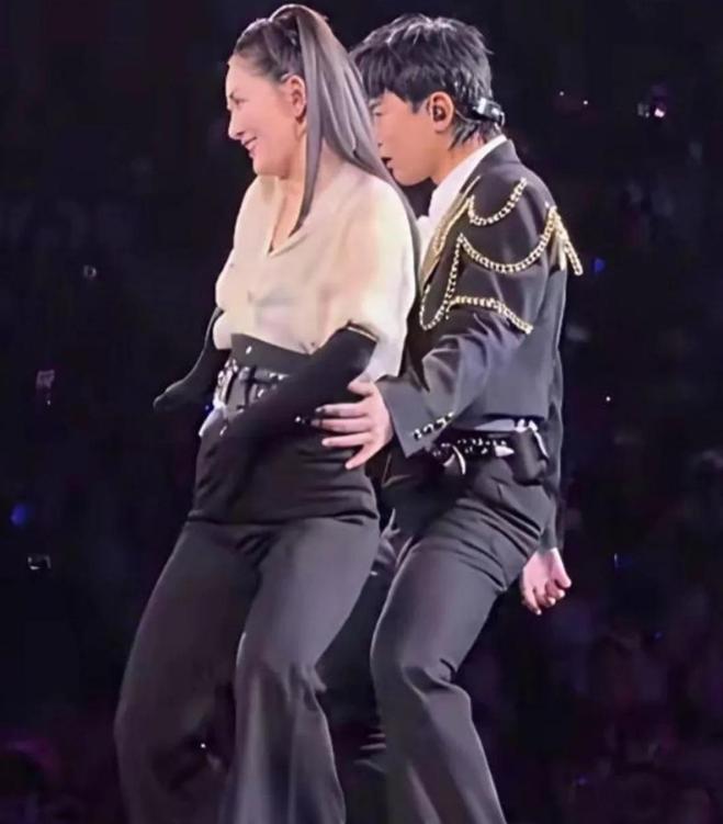 不到48小时，接连4大瓜，重婚、同居、失联，就连黄渤也受牵连