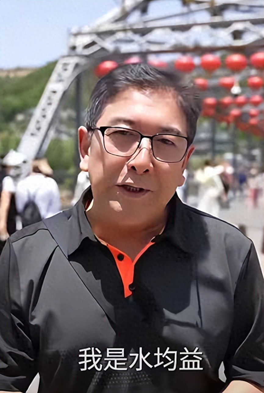 官媒发文，高调官宣水均益新身份，移民海外传闻去年早真相大白