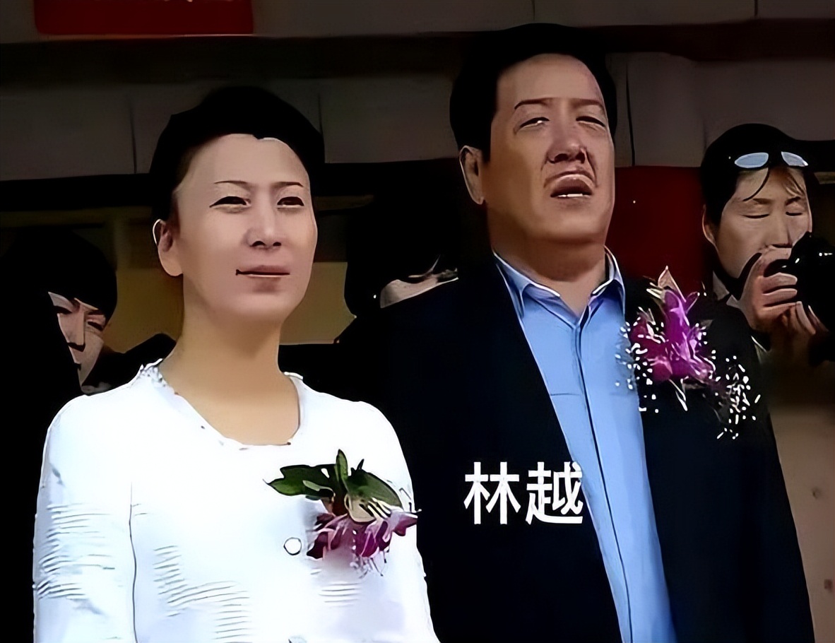 凉了!继瞧不起农民被扒后,闫学晶又被曝身份造假 李雪健不再沉默