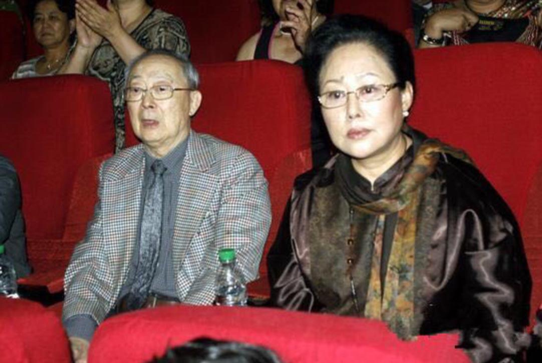 尾骨裂伤、瑞士老公去世，76岁斯琴高娃近况曝光，担忧的事发生了