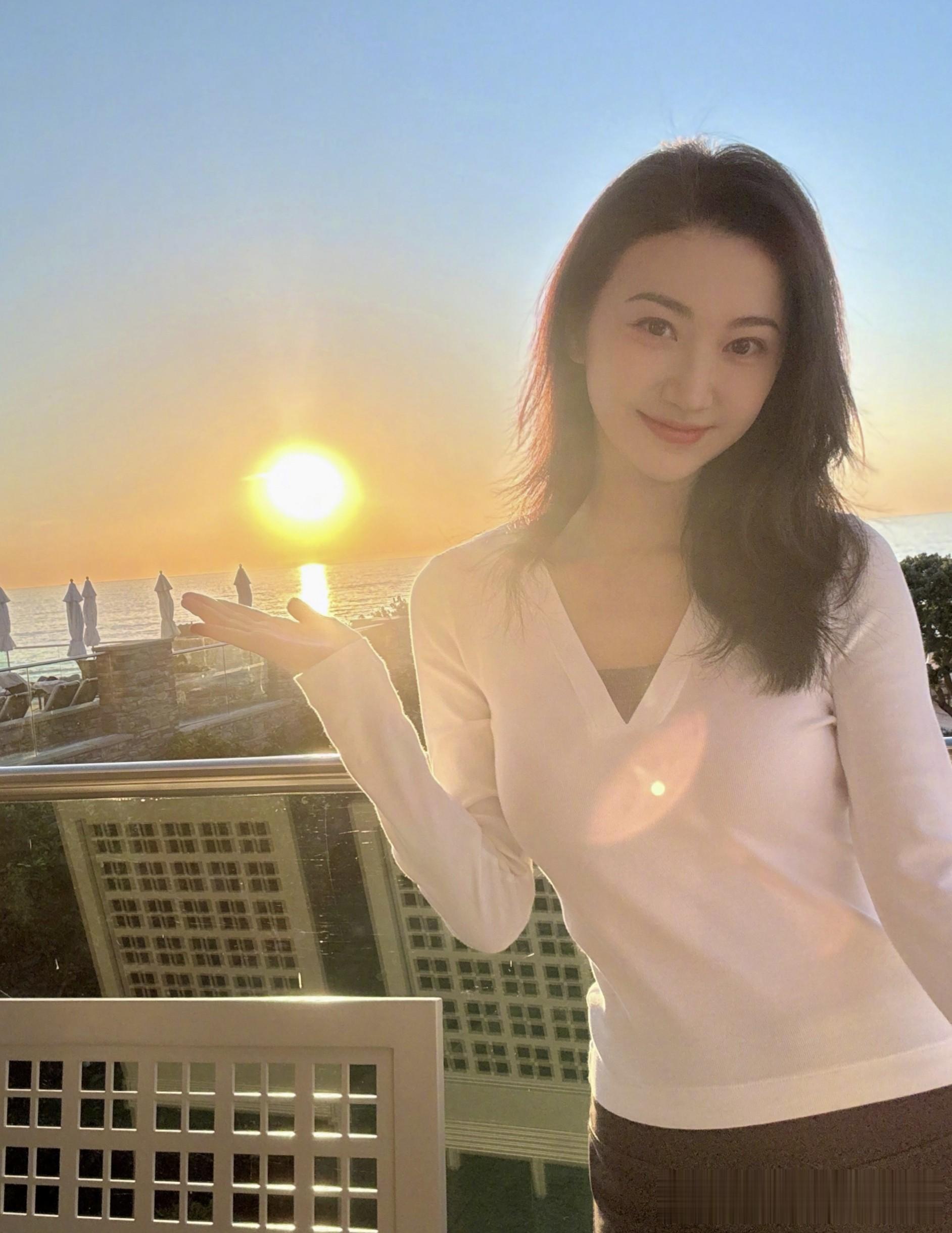 明星景甜秀气写真：甜美温婉的姑娘！