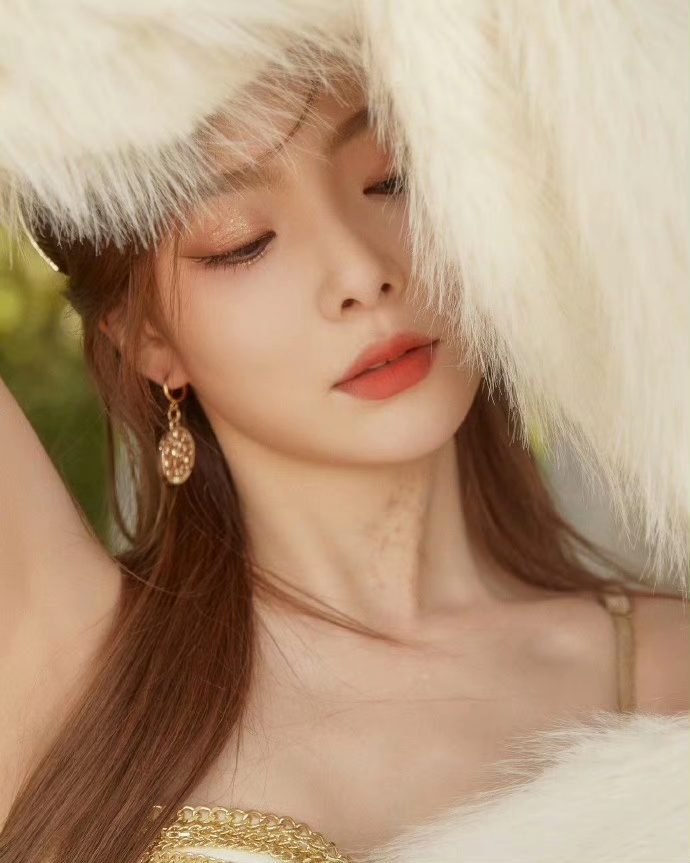 陈卓璇如精灵般美丽动人