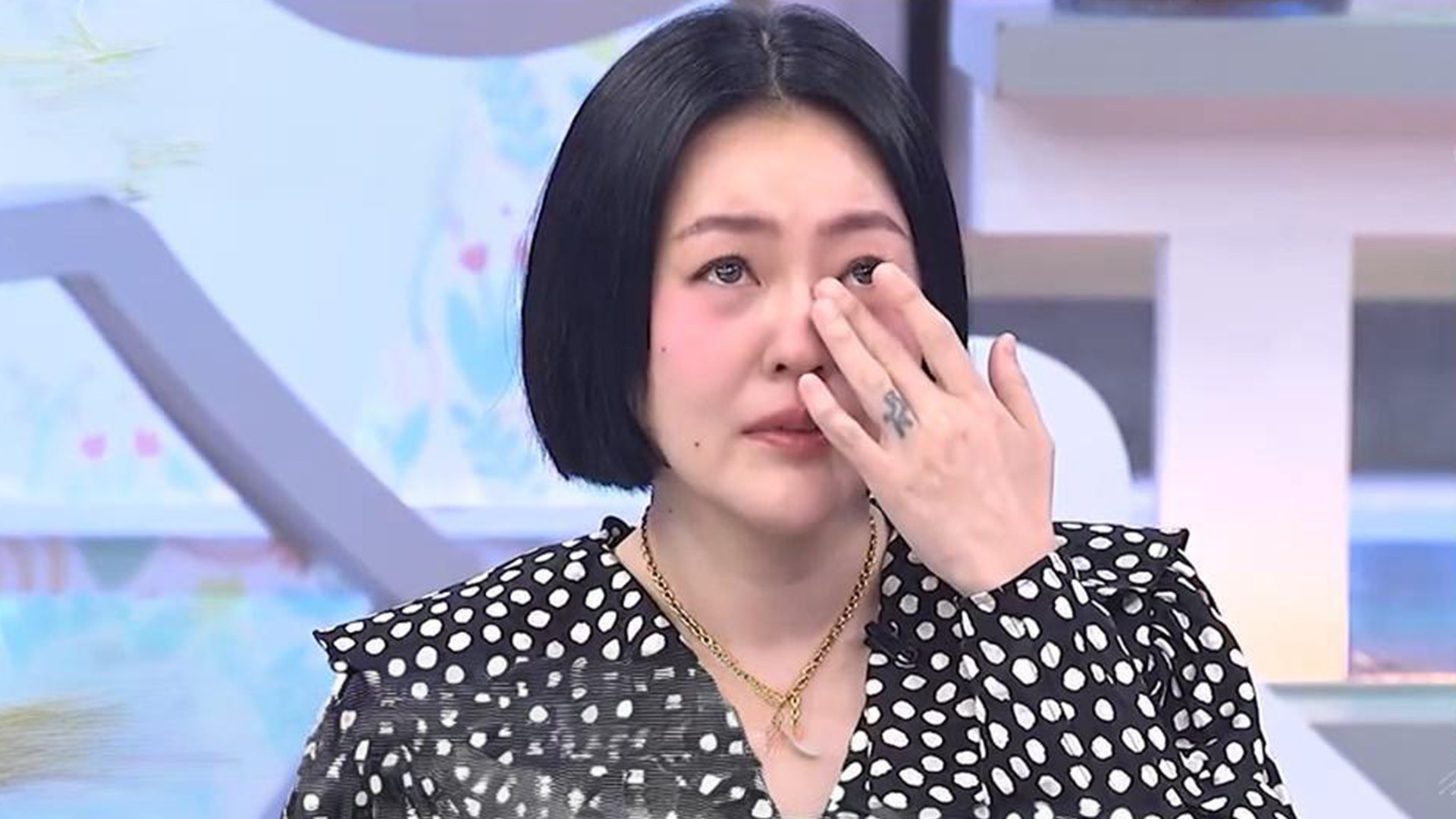 小S首谈大S赴日旅行原因，至今自责靠酒精麻痹，酒后在家大哭大闹