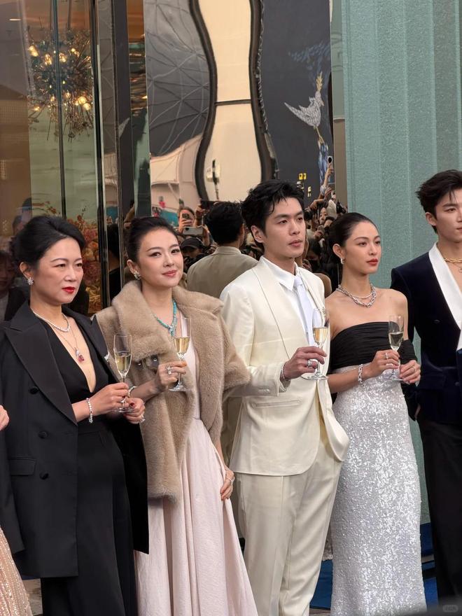 章子怡生图发福！传为新戏增肥20斤，用阴影粉救场，骨相优势没了