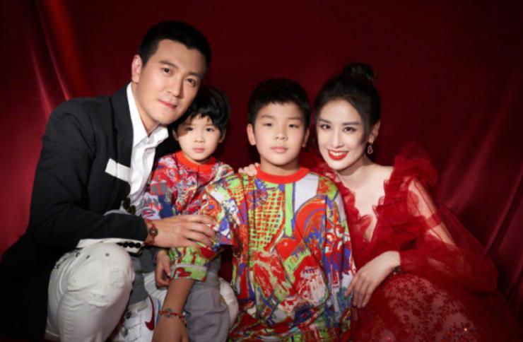 杨子带新女友见母亲？黄圣依出国游学？17年终是一场空