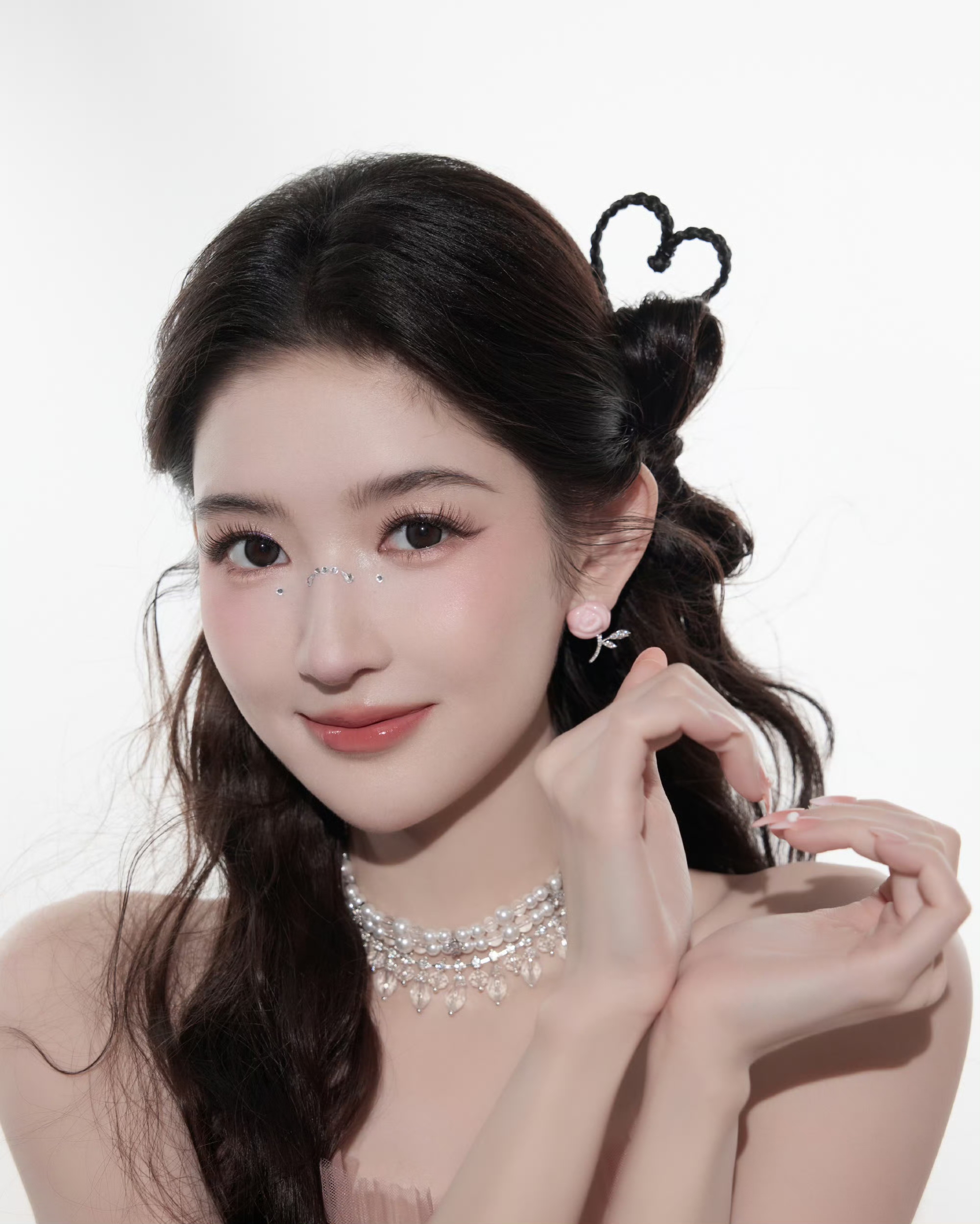 王玉雯好粉嫩啊 穿白色波点蕾丝袜秀大长腿