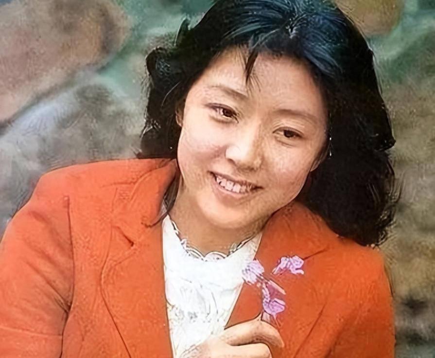 6次怀孕5次堕胎，终身不孕的她惨遭丈夫抛弃，嫁老外后被宠上天