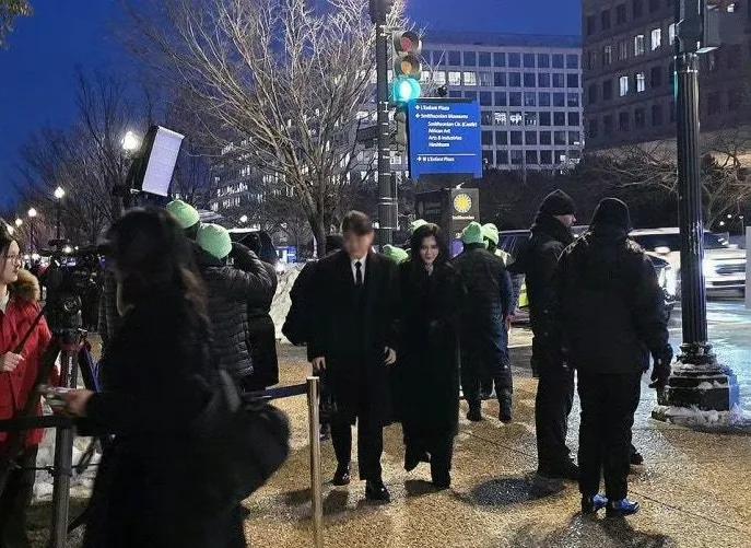 三星家族大合体！李富真挽学霸儿子现身，小公主李元珠是颜值担当