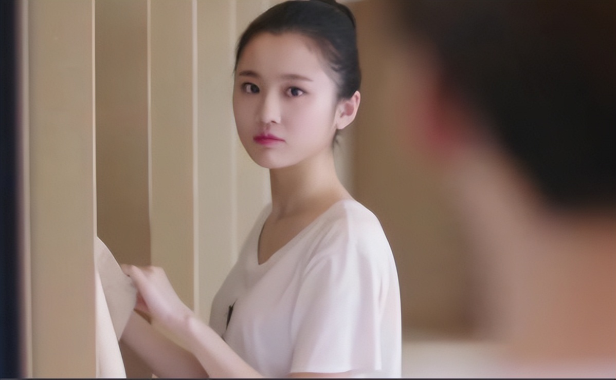 没资源，没热度，32岁“谋女郎”处境尴尬，只能与47岁于正演情侣