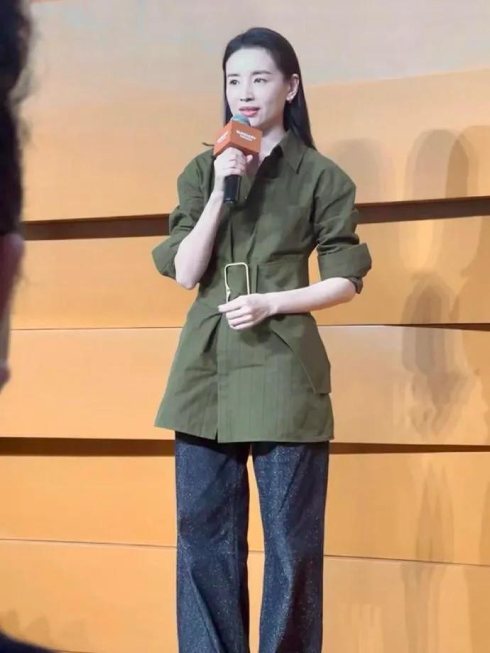 董洁穿上这衣服，全网一下卖空了…… ???