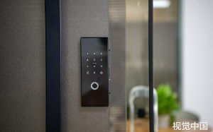 夜半三更有人敲门，门口的监控却看不到人影，究竟是什么在敲门？