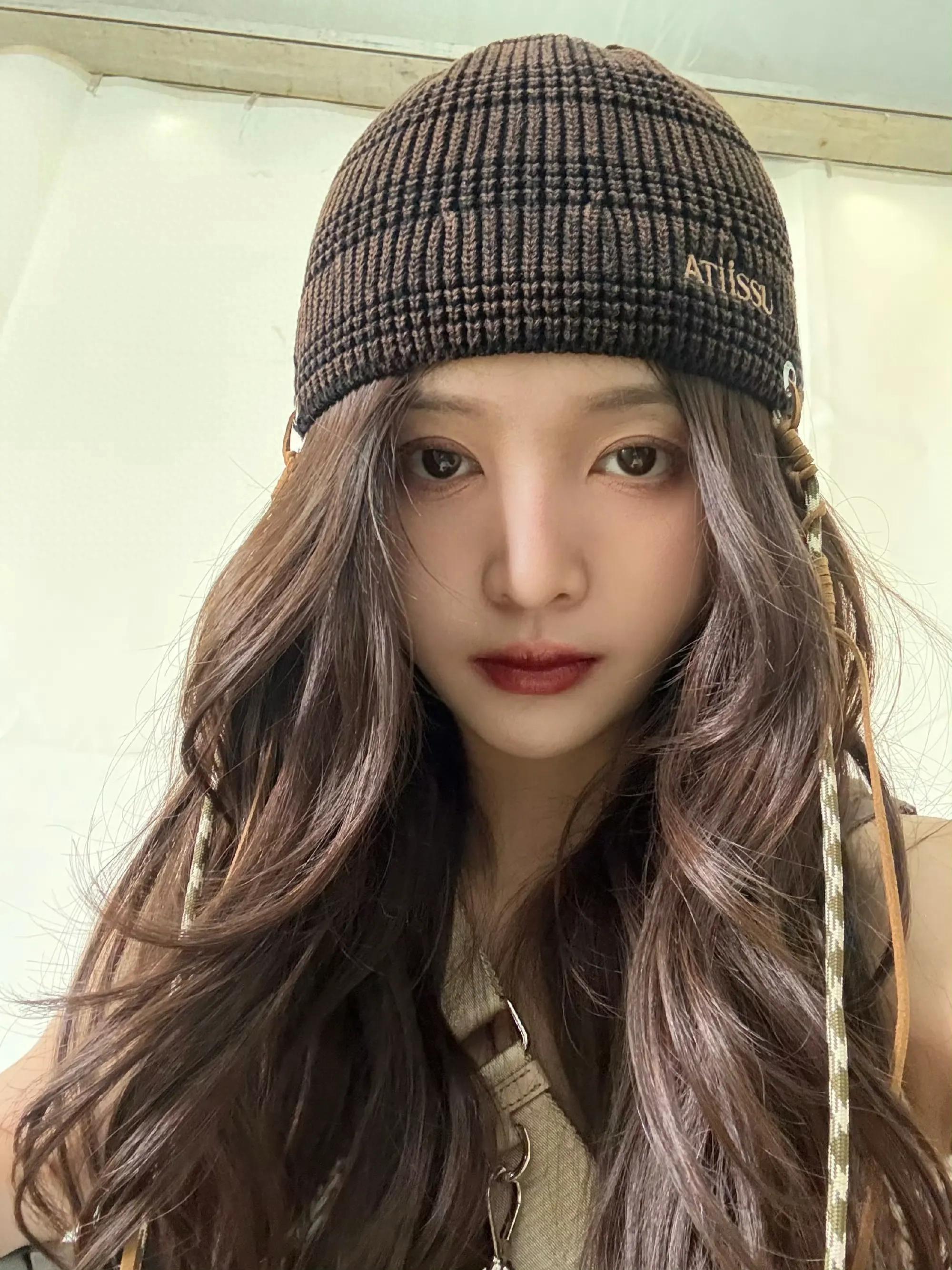 吴宣仪甜美自拍