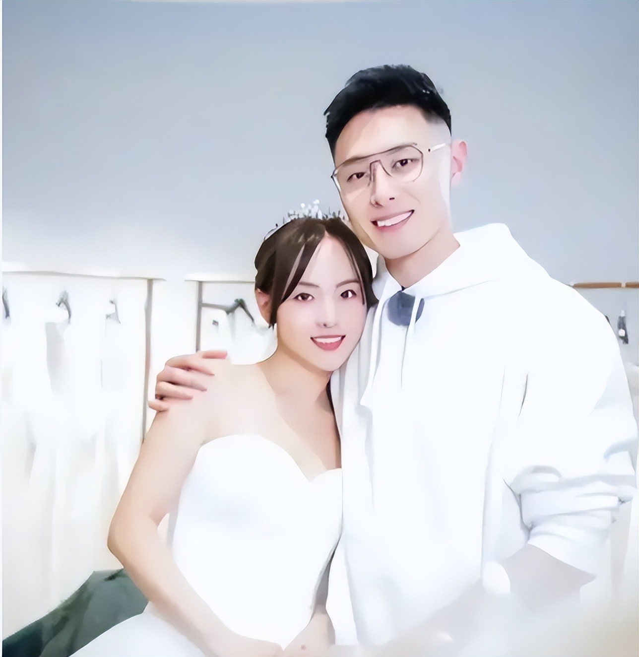 上嫁吞针！“小三”成功上位，买超全家认可，张嘉倪的体面成笑话