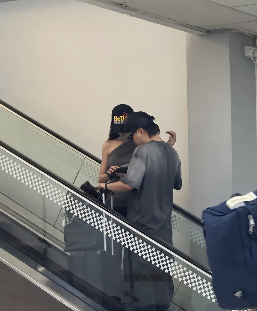 逃到美国4年多，34岁郑爽近照被曝，这一次她还能被大众原谅吗？