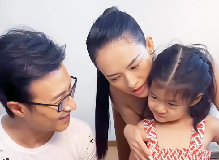汪峰做梦也没想到，抚养权变更后，女儿醒醒竟成章子怡的“靠山”