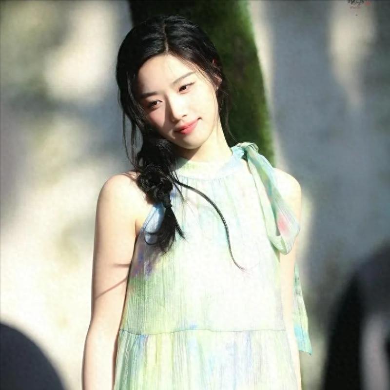 以跪姿回应粉丝,这才是双向奔赴