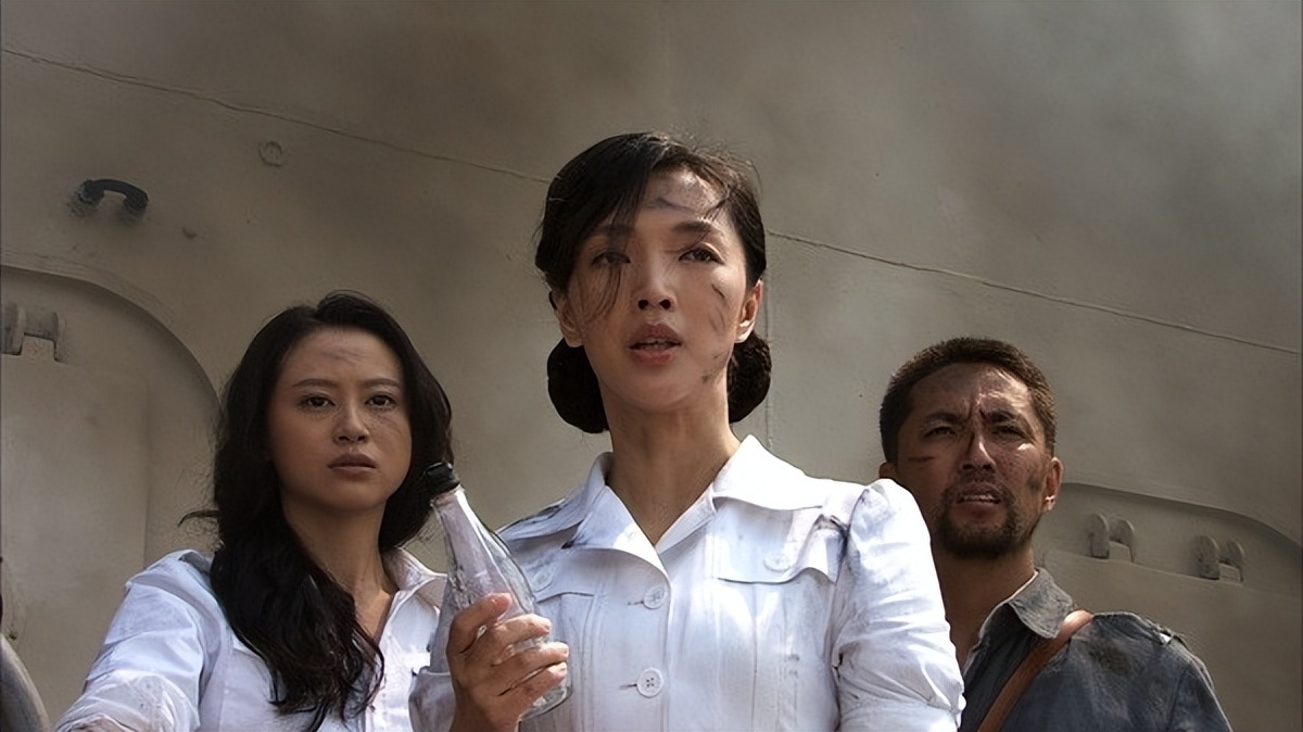 原来他们是两口子，相差20岁，丈夫是导演，为妻子量身定做女主角