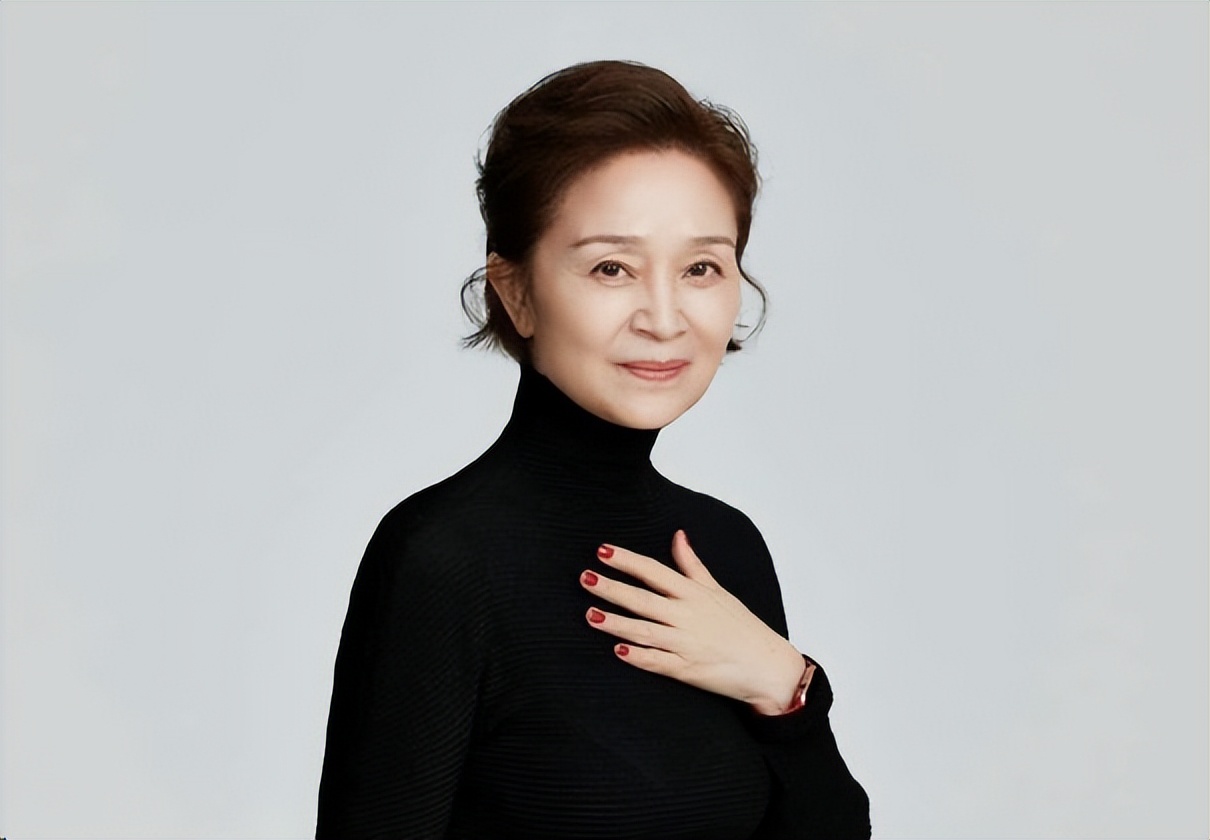 67岁刘莉莉定居日本，二婚嫁富商不再拍戏，晚年为不婚的女儿操心