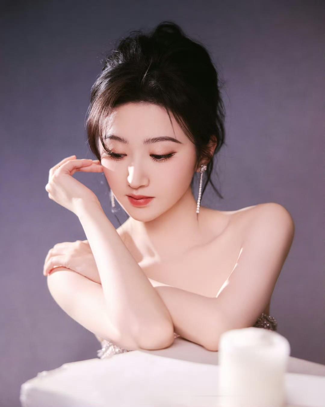 景甜人间富贵花，仿佛是从童话中走出的公主！