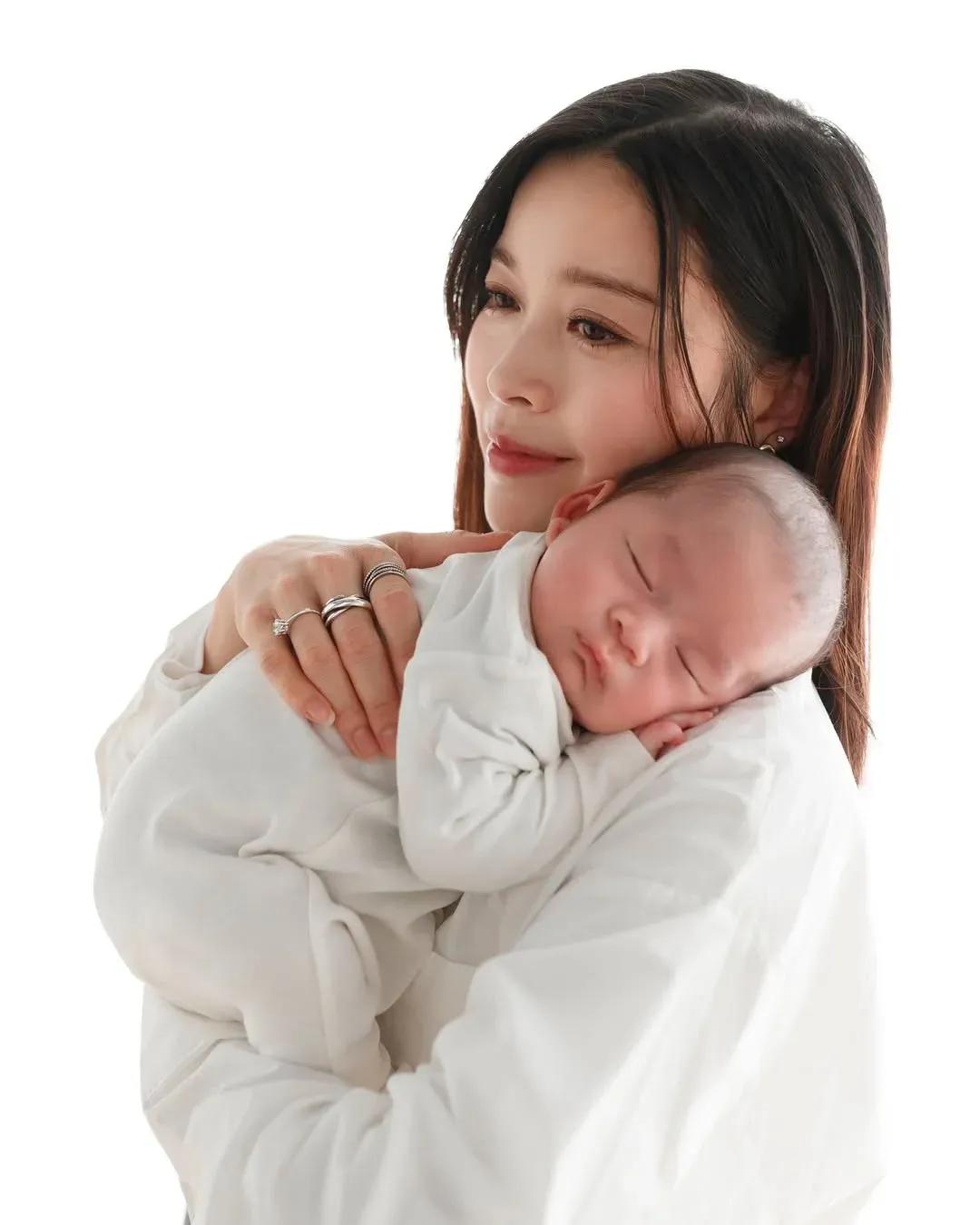 TVB花旦无悔事业上升期选择早婚,生完二胎决定封肚展开人生下半场