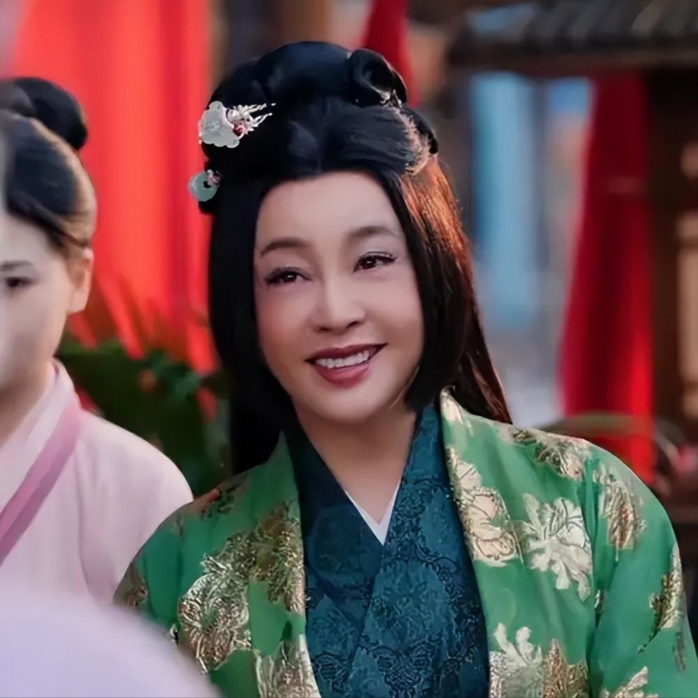 “凌晨在北京去世、有8个男朋友” 75岁的刘晓庆私生活谣言太荒唐