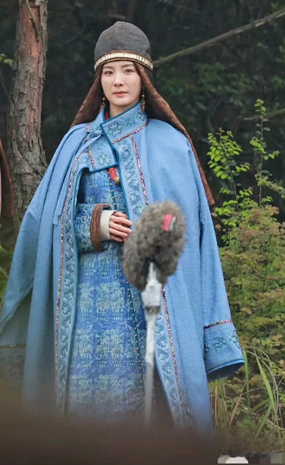 杨幂少女感彻底没了？《江山大同》蓝色鲜卑造型被批僵硬又廉价