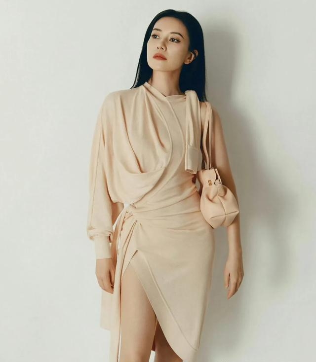 高圆圆这两条腿，如今圆润的刚刚好