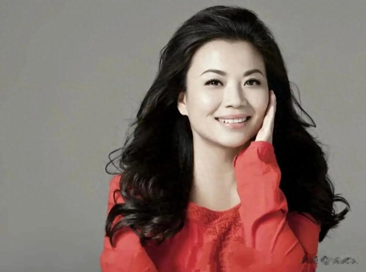 李谷一的“女儿”曝光，原来是我们熟悉的歌手，连续多年登上春晚