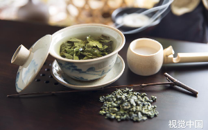 被局里恶意裁员，我找老局长诉苦，神了，他弟弟一句话，我立马官复原职