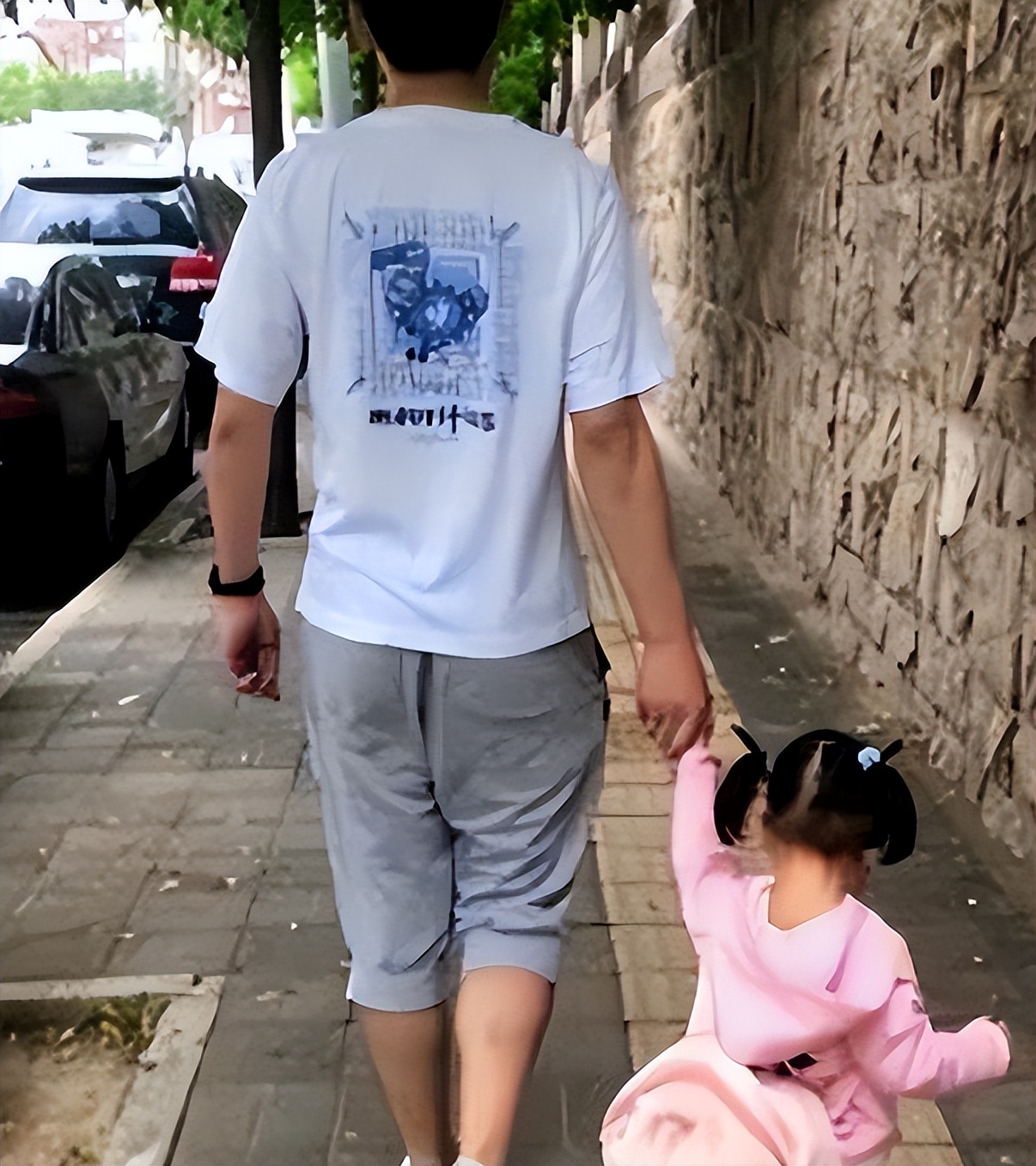 他演了半辈子“渣爹”，54岁没结婚却有个女儿，孩子妈已有新家庭
