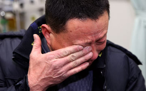 女儿远嫁，剖腹产生下女孩后婆家没一个人看望：外地媳妇生了个丫头有什么好看的