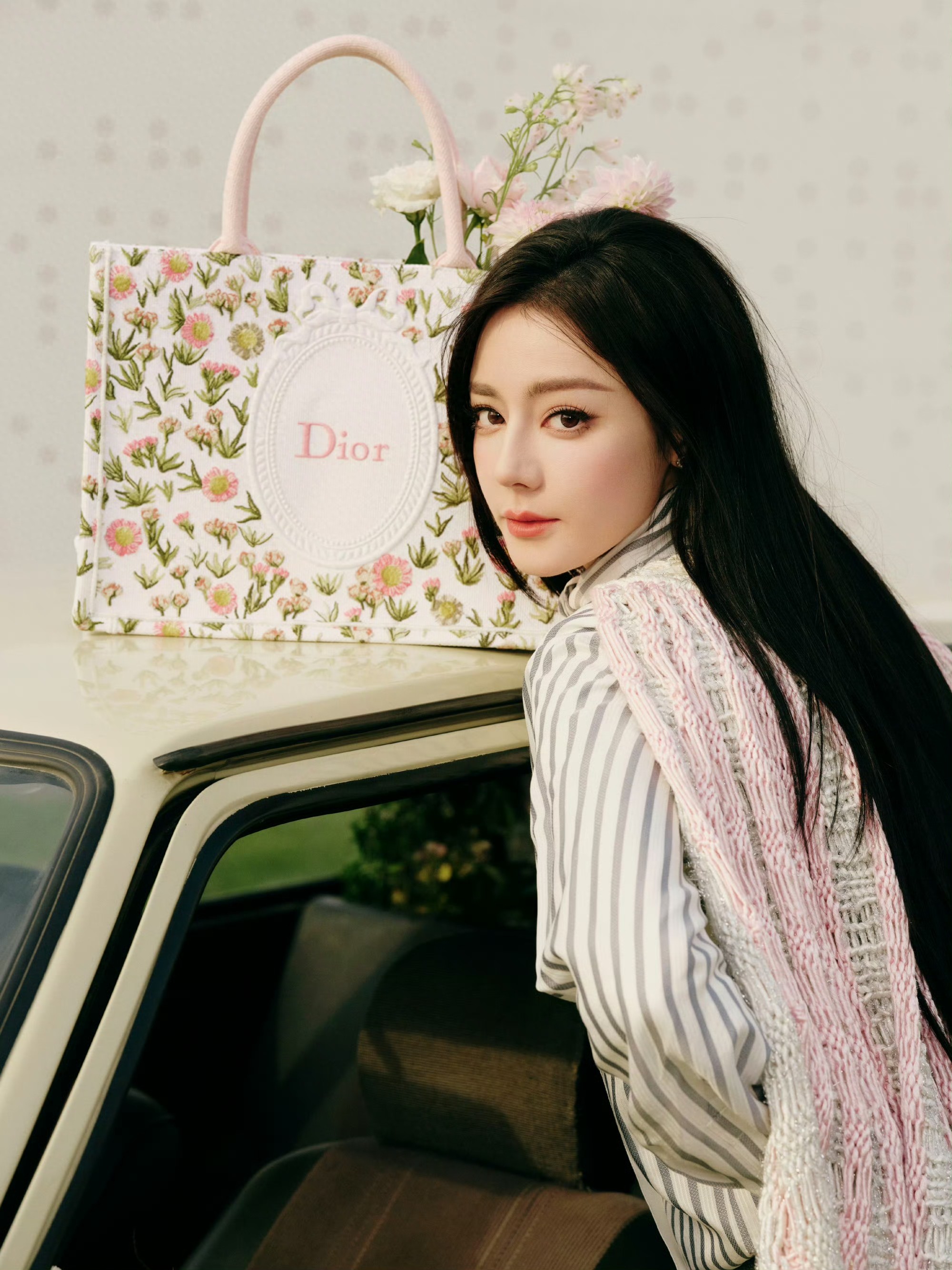 迪丽热巴 营业美照