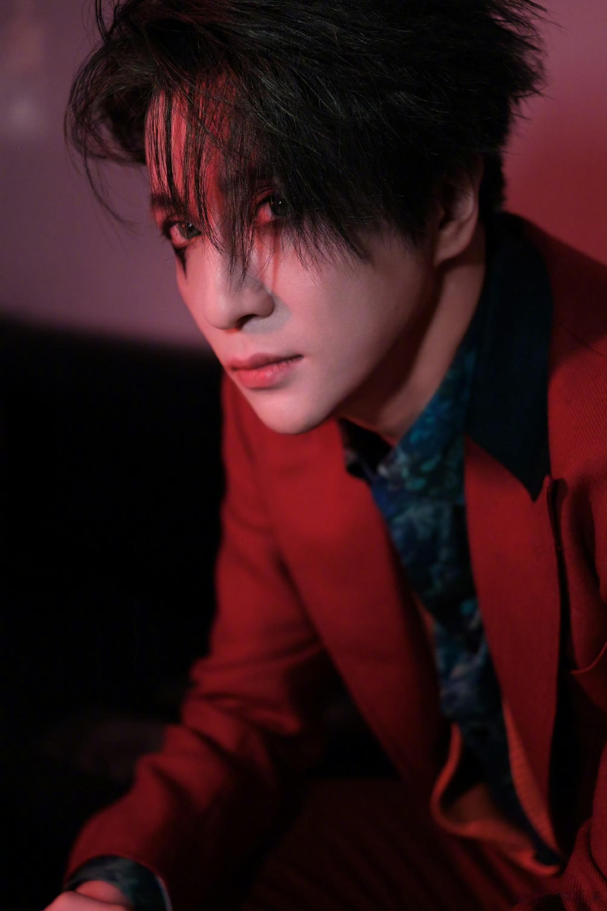 赵英俊忌日，薛之谦以一句“时光飞逝”完成祭奠，字字诛心