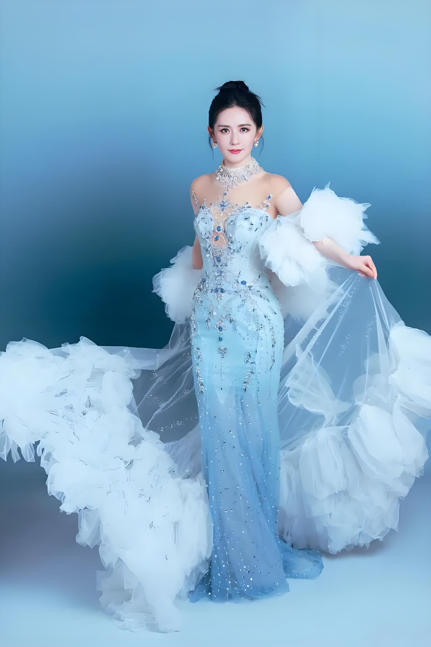 被女儿夸像爱莎公主,谢娜得瑟晒图炫耀,这种得意当妈的都懂