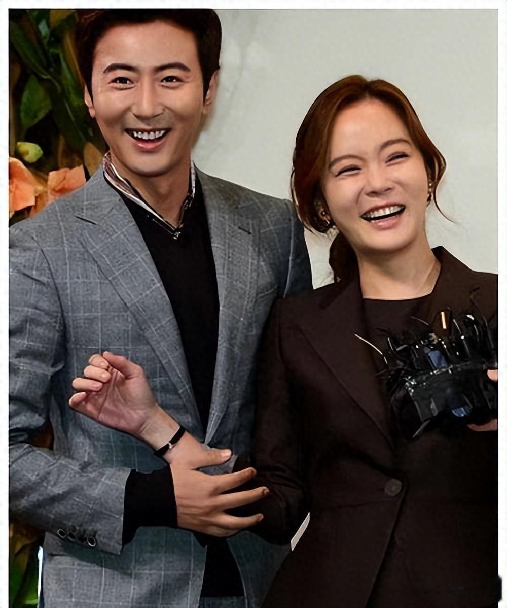 蔡琳再买豪宅！嫌海景房小、新家客厅大到能踢球，中国带货仅一年