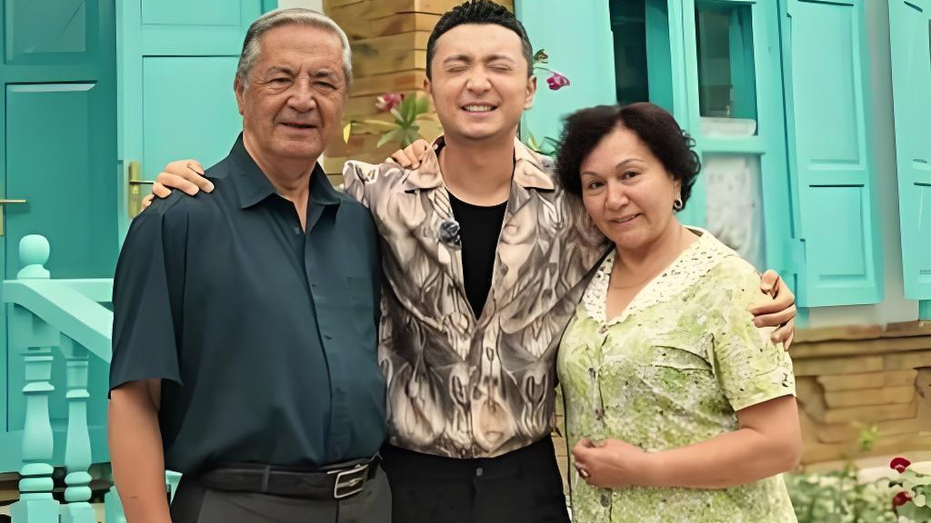 央视尼格买提晒新疆过年家宴！8个菜不见一片绿叶，兄妹4人只有他是父母亲生