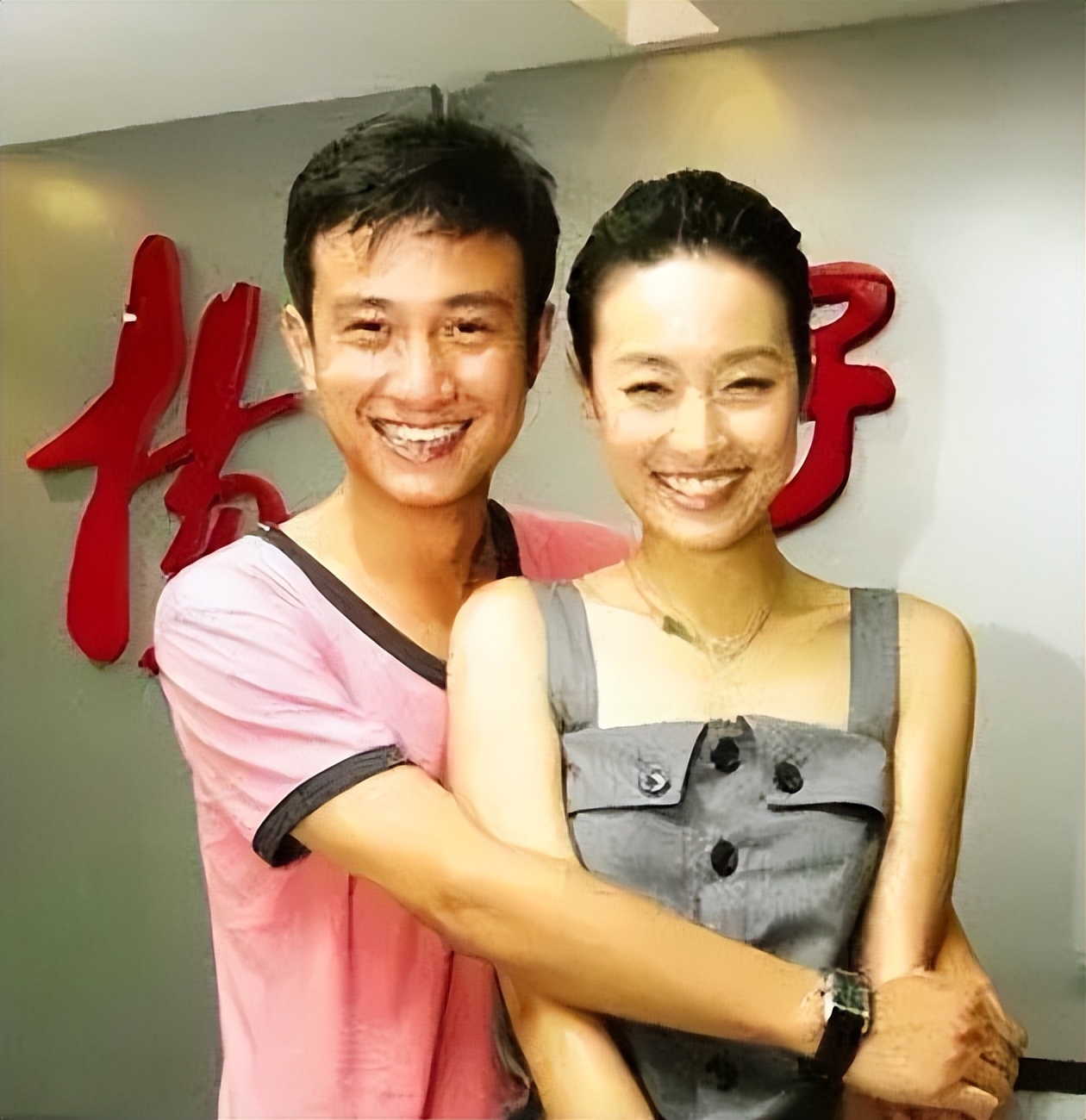 清明假期，文章和女儿小聚！面色微醺很开心，17岁爱马像爸又像妈