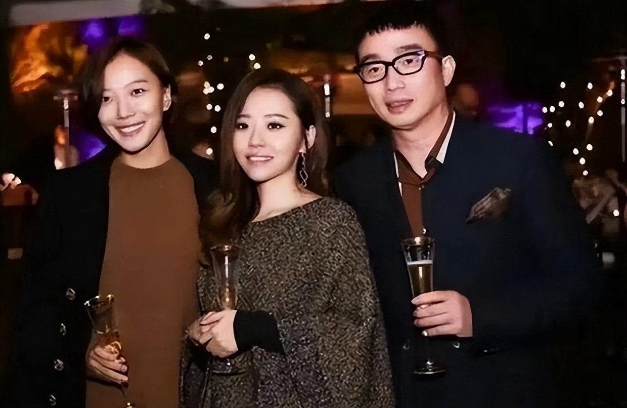 离婚7年，张靓颖再次让人刮目相看，独得6亿的冯轲后悔也晚了