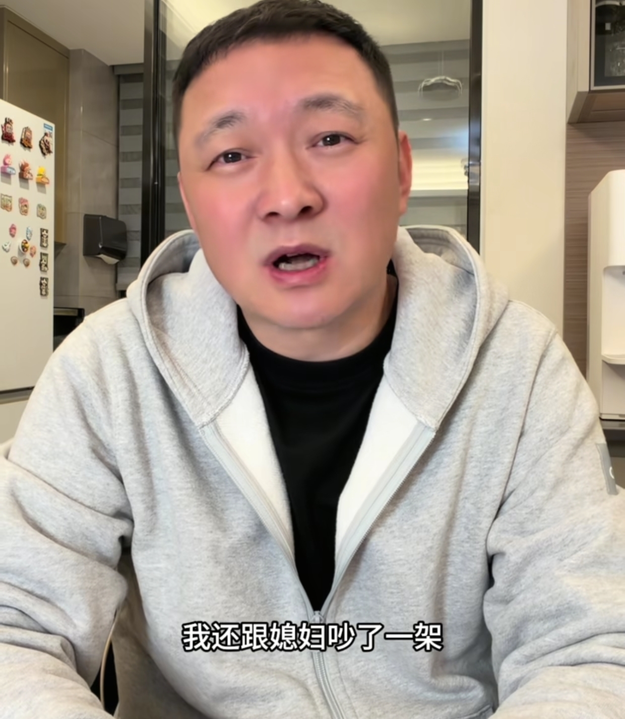 演员田重从迪拜回国！自曝是妻子预感不好催他回国 听老婆话能救命