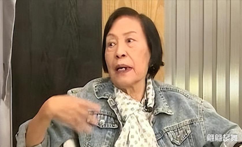 再多钱有啥用？香港知名演员官宣捐出所有财产，给丁克族提了个醒