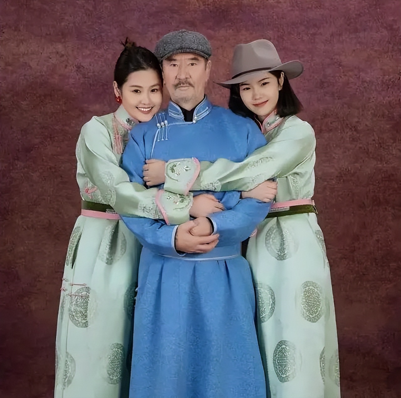 曝“成吉思汗”扮演者巴森移民蒙古！妻子发文回应，已被授予博士