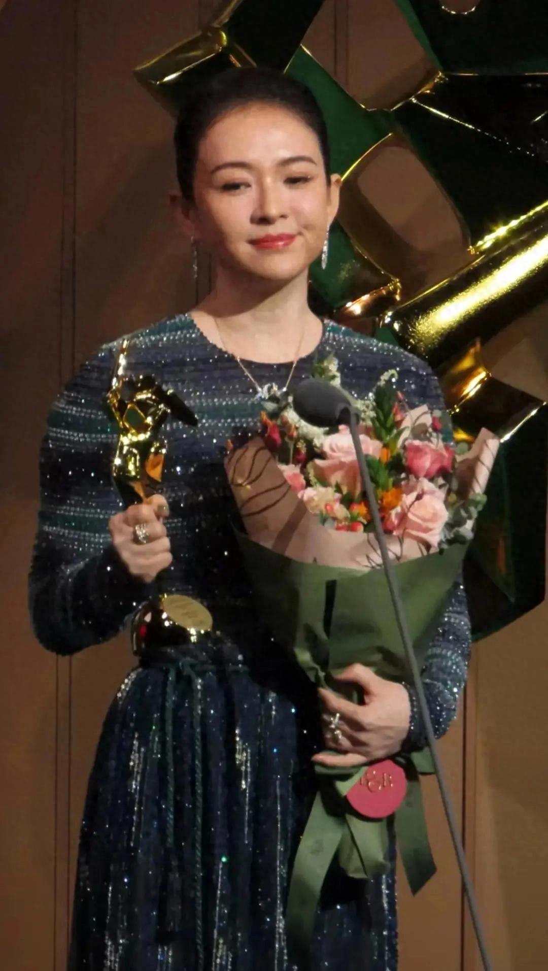 章子怡发胖引热议！从“电影脸”到被指像向太，她经历了什么