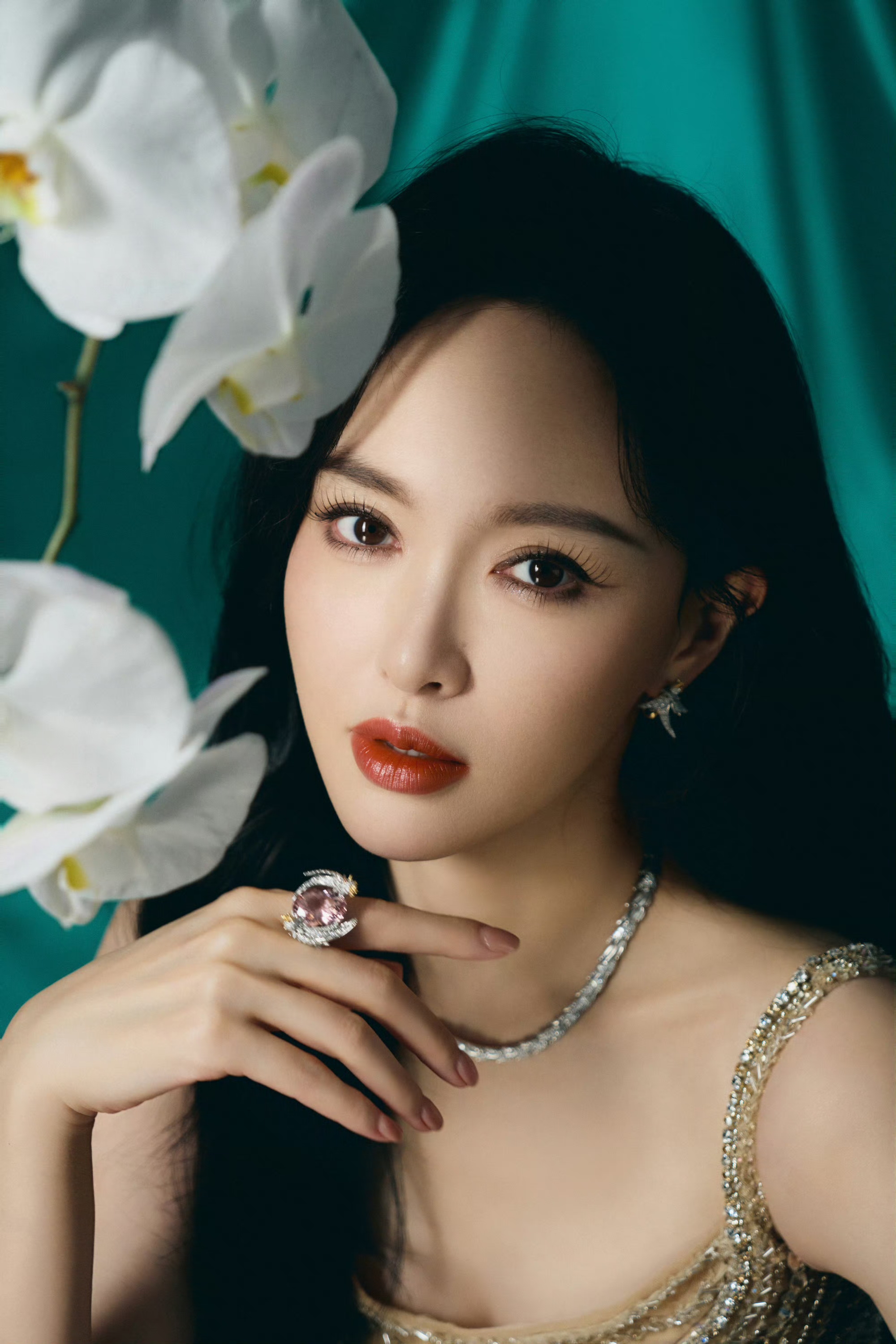 唐嫣鎏金抹胸连衣裙