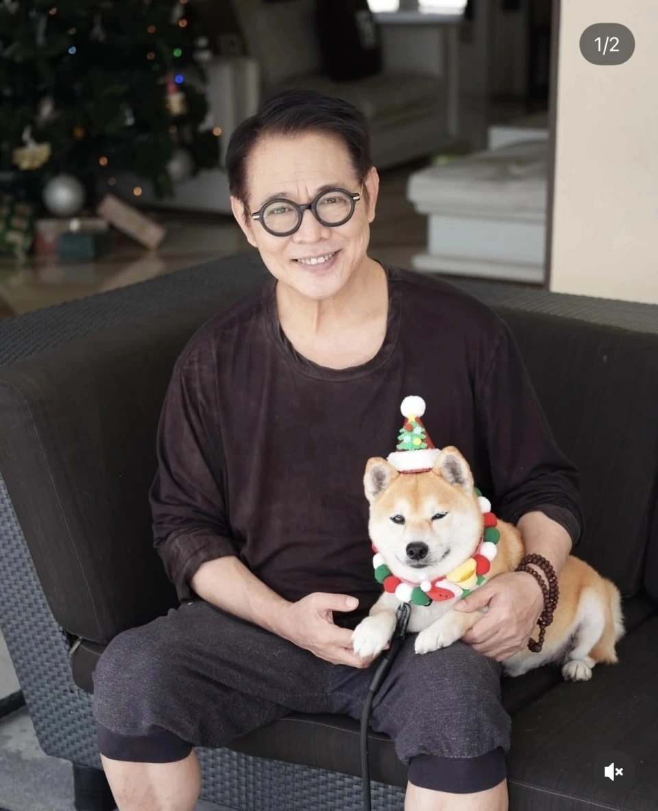 62岁李连杰现身台北法鼓山!一身黑戴佛珠,22岁小女儿陪听弘法